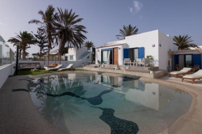 Beachfront Villa Eden - Pool -BBQ -Wifi by HolidaysHome